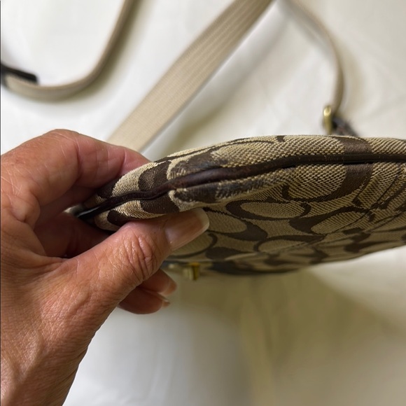 Coach Signature Turnlock Swingpack‎ Crossbody | Canvas & Leather Trim - Picture 6 of 14